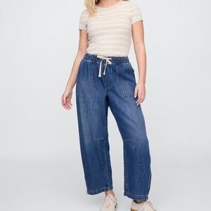 Mid-rise pull on barrel jeans